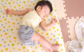 「寝る子は育つ」