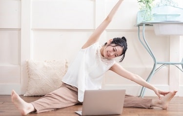 ストレッチや体操などの時間を頻繁に取り入れる
