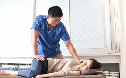 姿勢矯正 猫背骨盤矯正